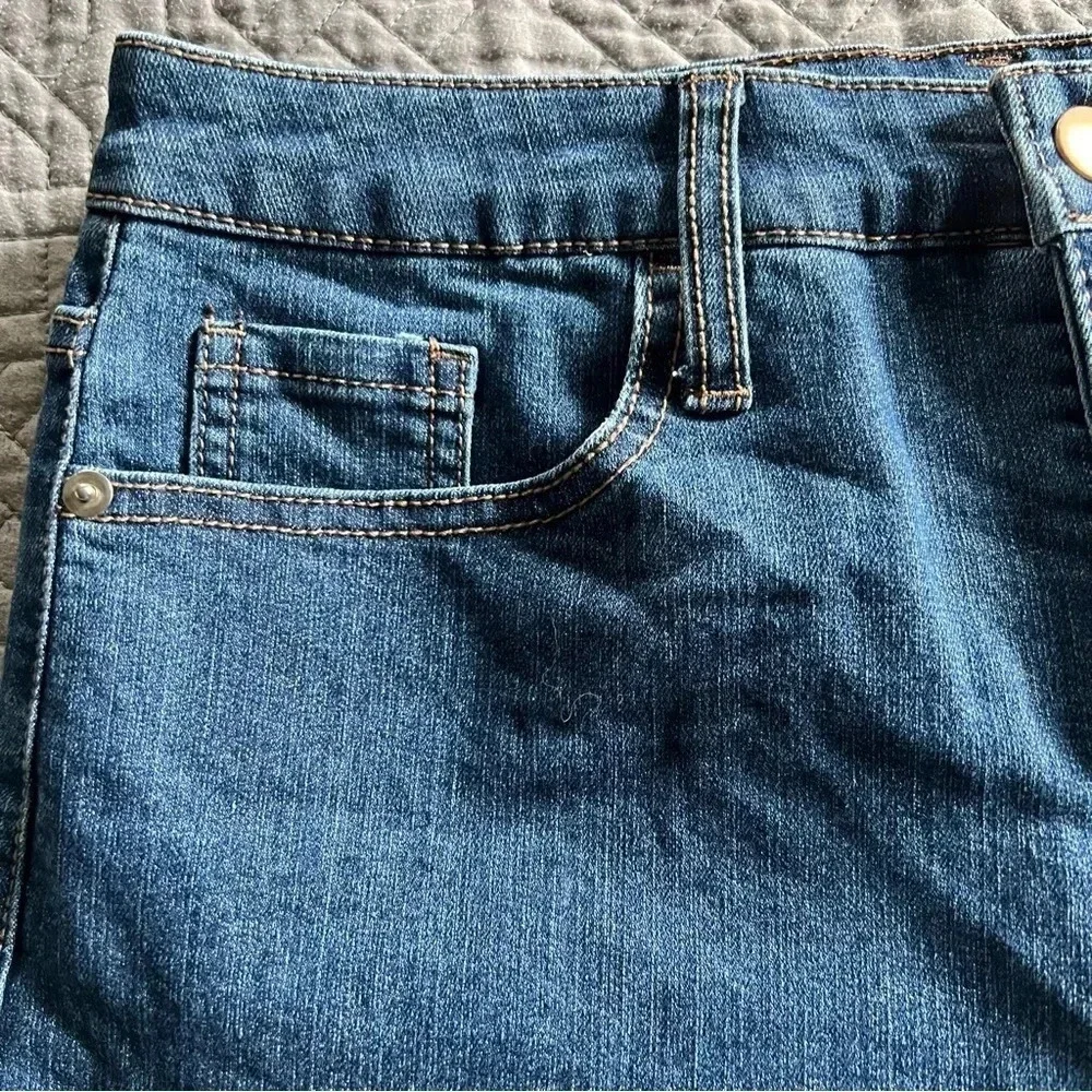 Refuge Denim Jean Shorts Frayed Hem Stretch‎ Size 10 Festival